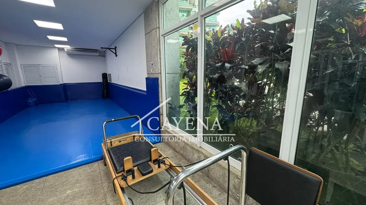 Furnished 4-bedroom apartment with glazed balcony — photo 26