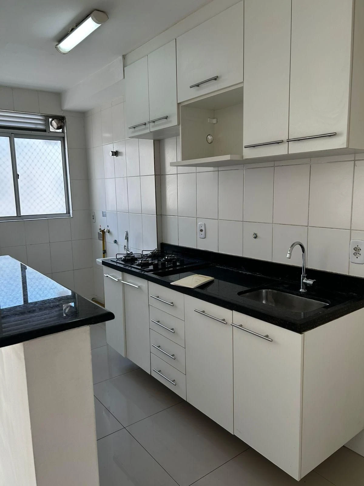 Apartamento sem mobília com 2 quartos e 2 banheiros