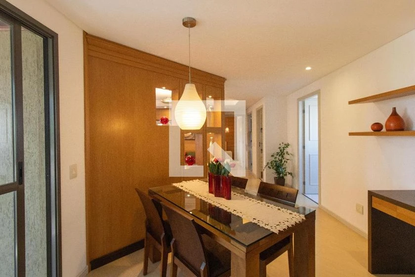 Unfurnished apartment with 2 bedrooms and 2 bathrooms