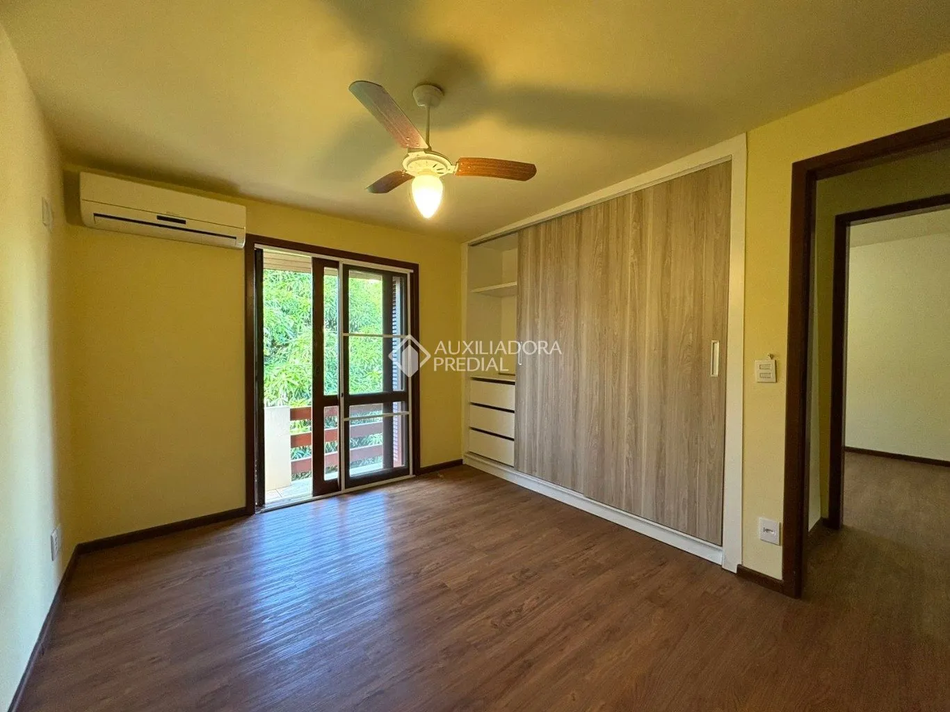 Closed-condominium house with 4 bedrooms and 3 bathrooms — photo 4
