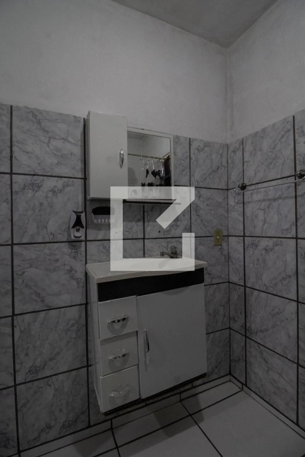 Unfurnished studio with 1 bedroom and 1 bathroom — photo 21