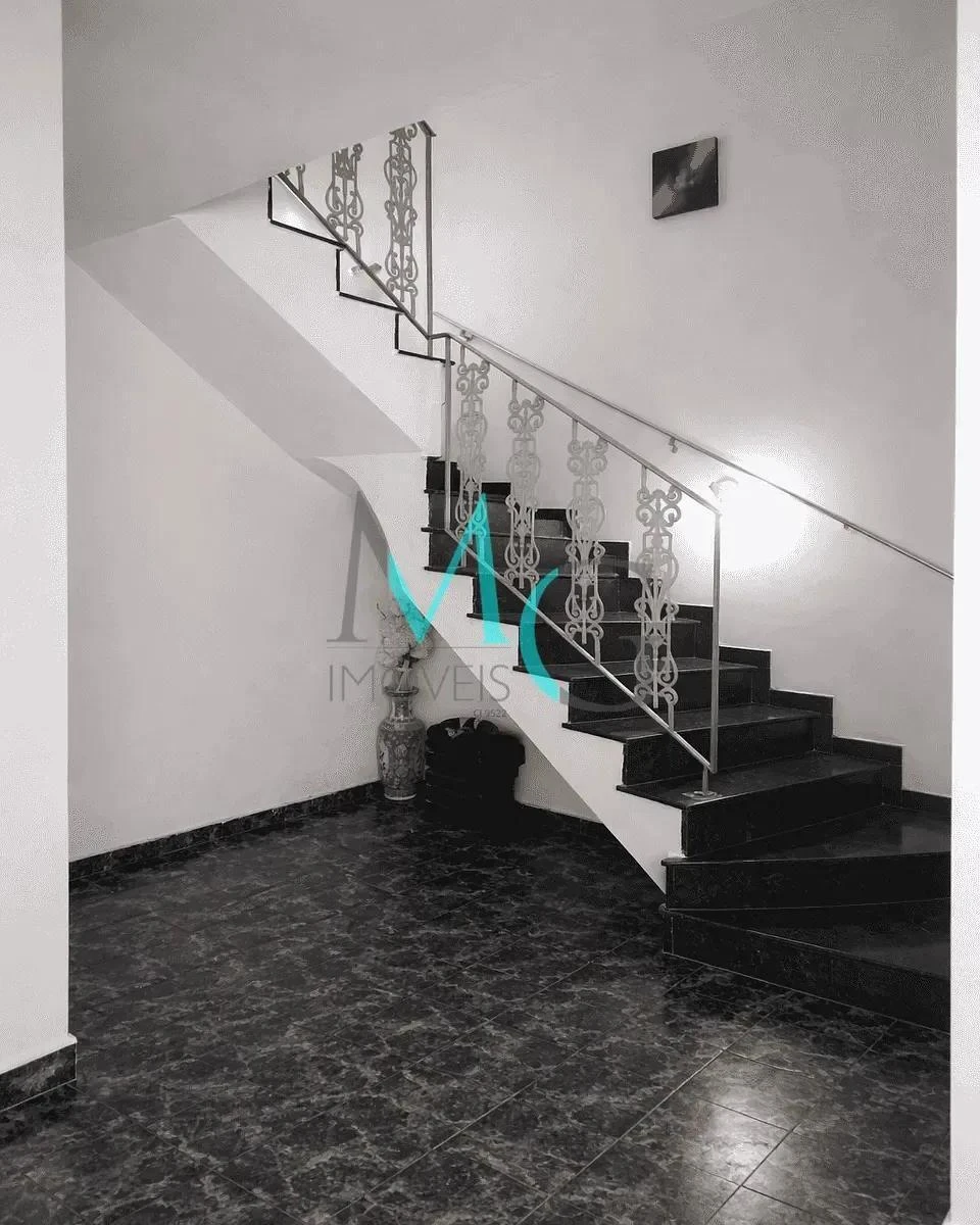 Casa con 4 dormitorios y cocina con muebles a medida — photo 11