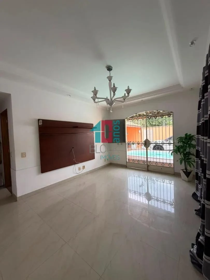 House with shared outdoor pool, 2 bedrooms and 400 m² — photo 6
