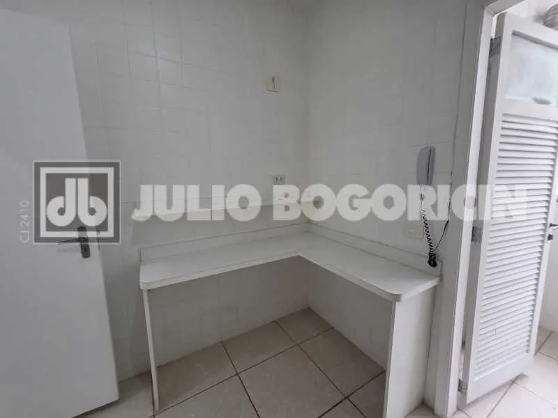 Apartment, 91 m², with wood or laminate floors — photo 14