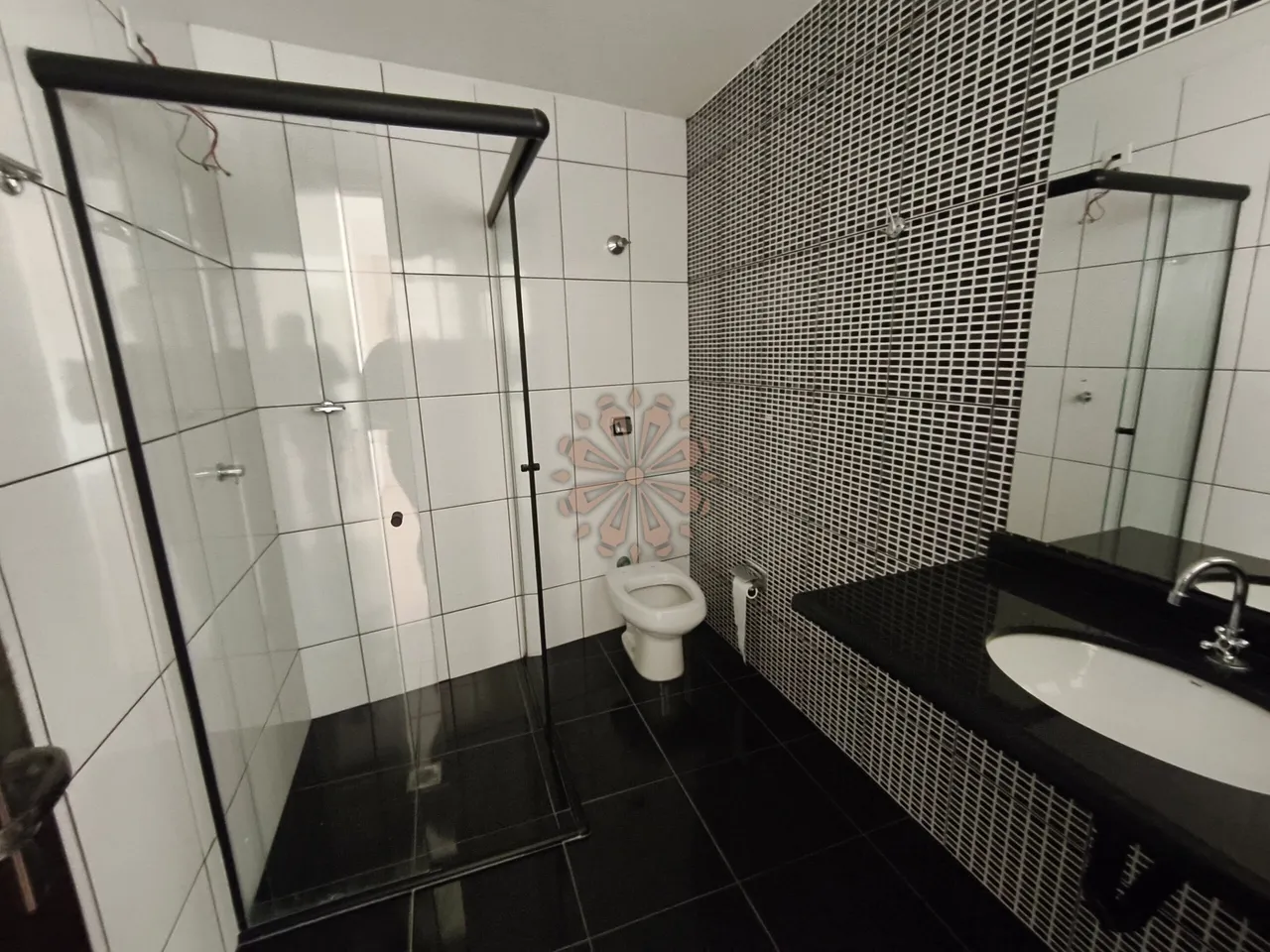 House with 3 bedrooms and 3 bathrooms across 250 m² — photo 17