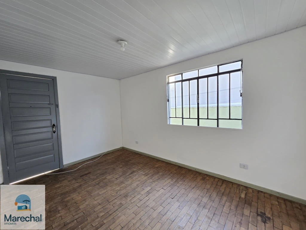 Balcony with a grill in a 2-bedroom house, 110 m² — photo 10