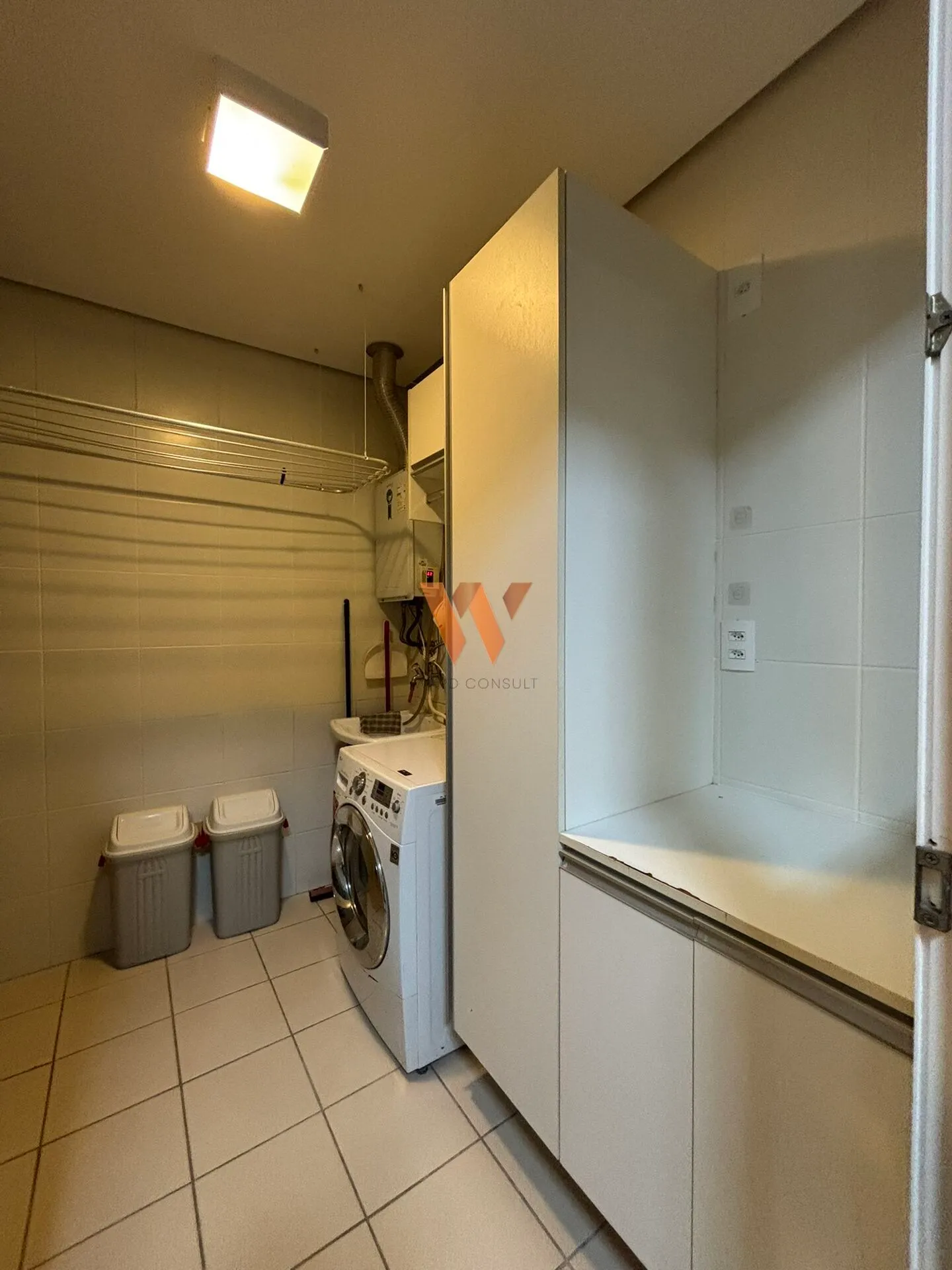 Furnished apartment with 3 en-suites and 236 m² — photo 46