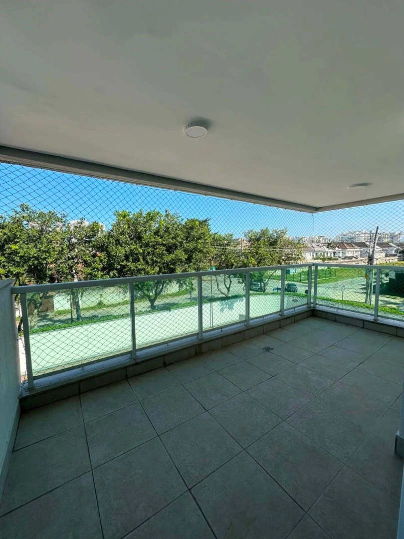 4-bedroom apartment with a balcony, 900 m² total area — photo 9