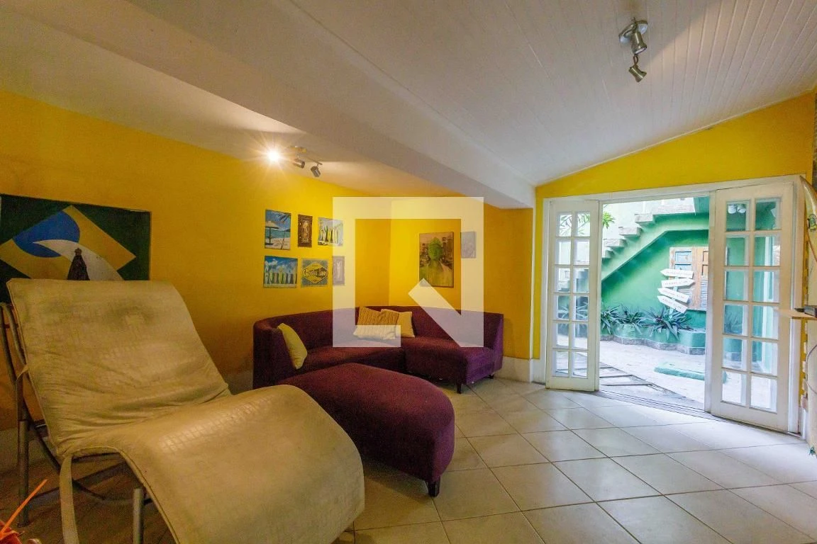 House with 6 bedrooms, private garden and condo pool — photo 34