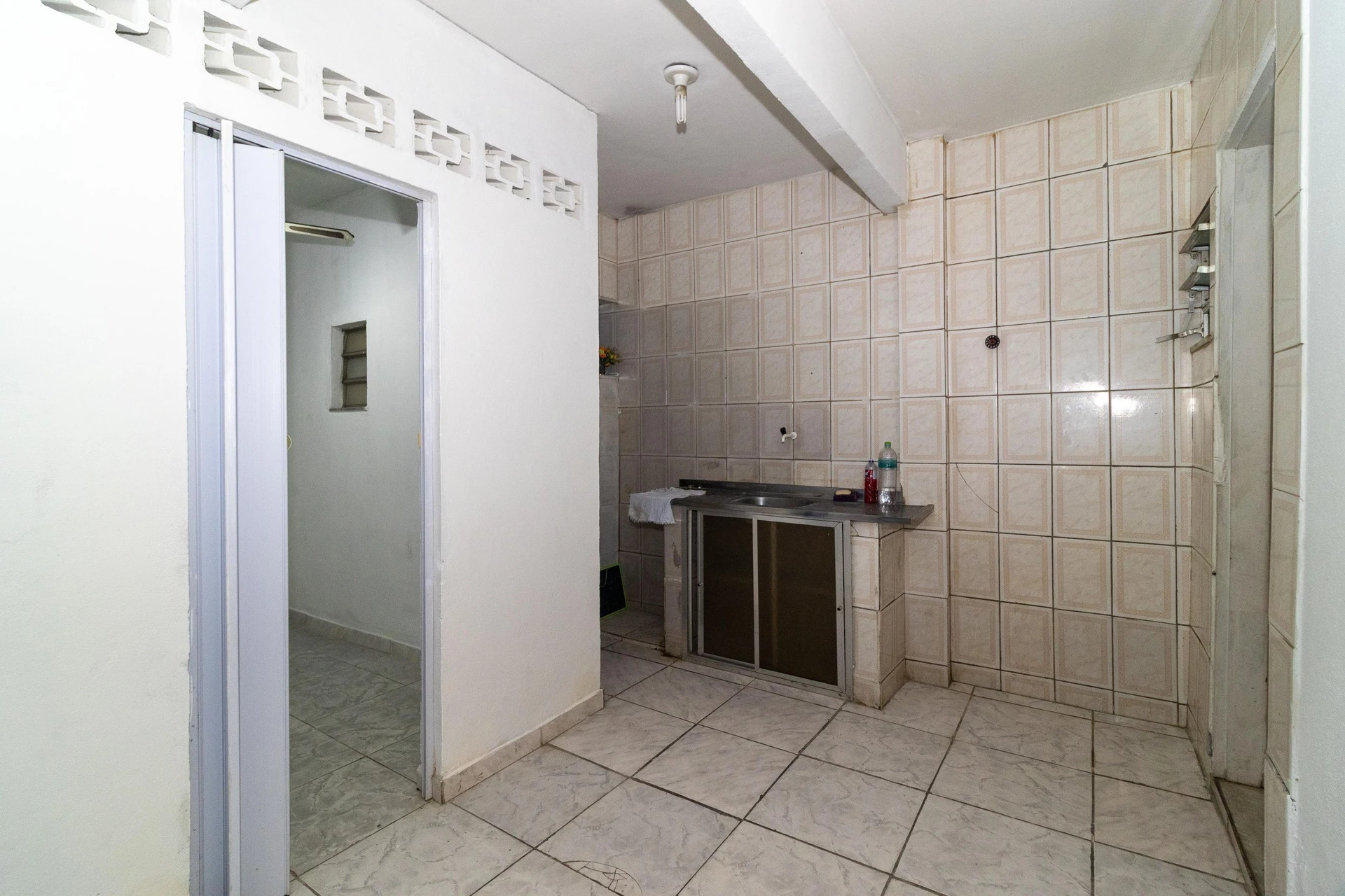 House with 2 bedrooms and an electric shower — photo 2