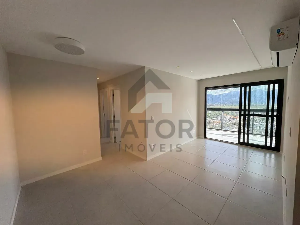 Apartamento com 3 quartos e varanda fechada de vidro — photo 5