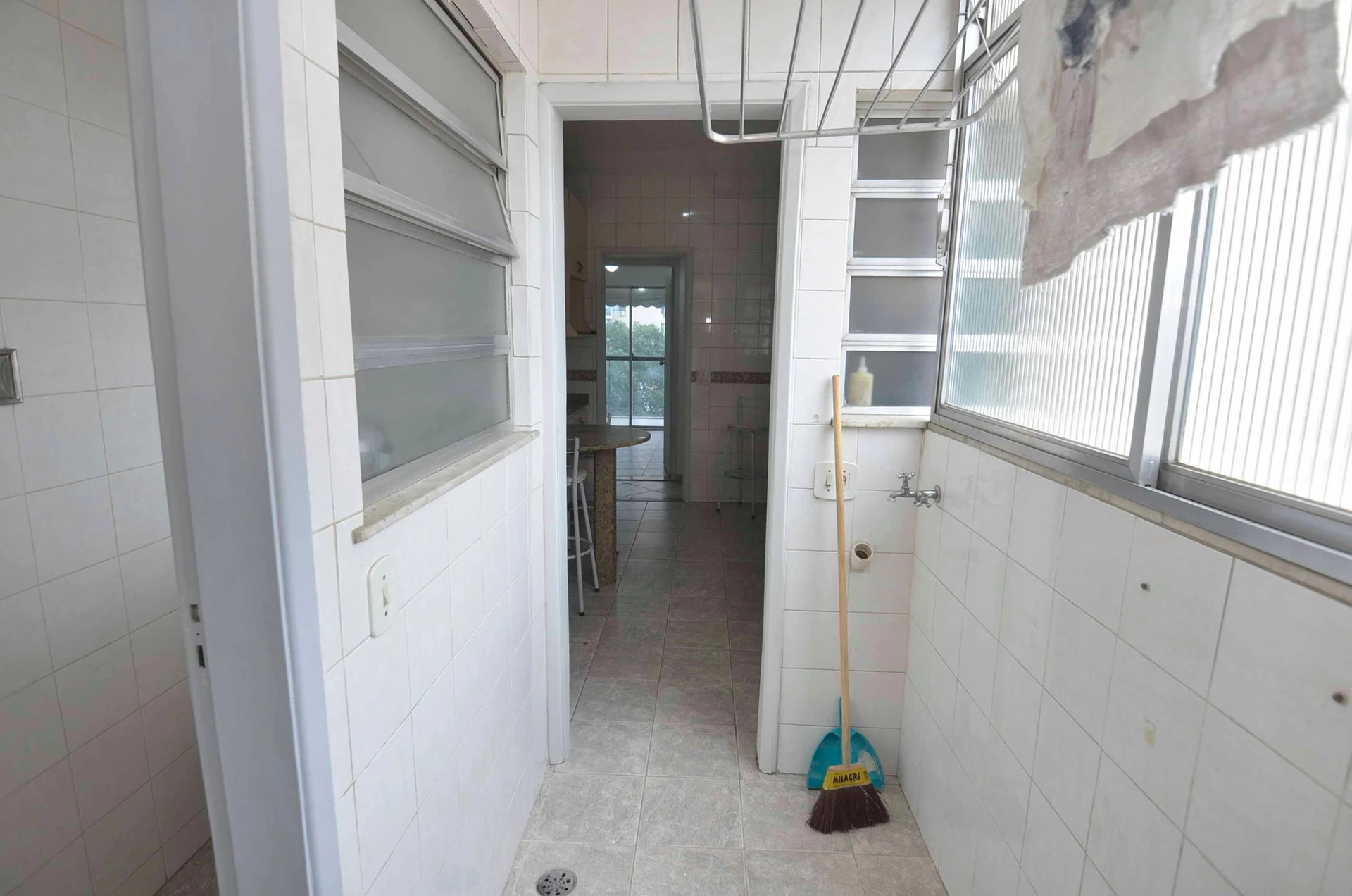 3-bedroom apartment with a mountain view in Rio de Janeiro — photo 19