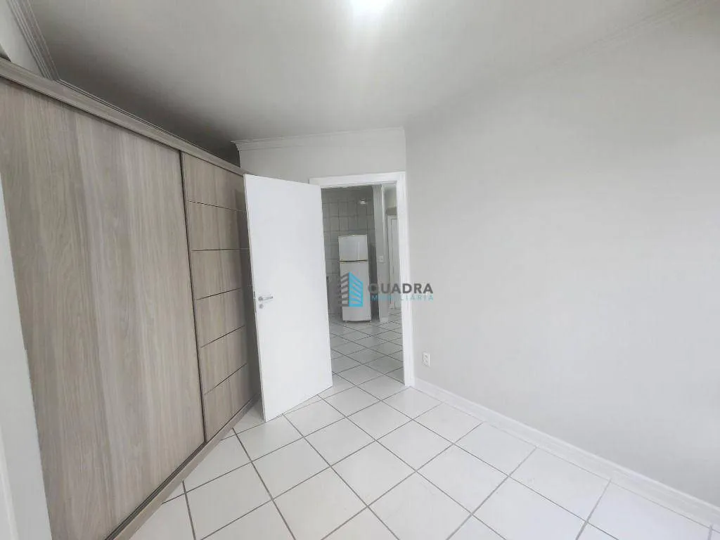 Apartamento mobiliado com varanda fechada e 1 quarto — photo 12