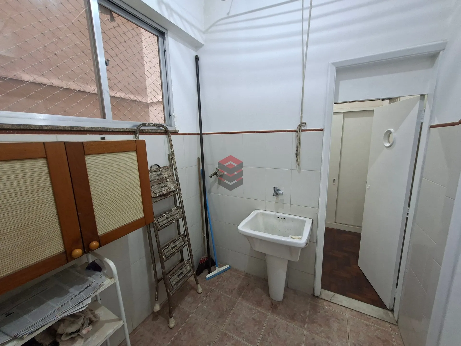 Apartment, 159 m², with wood or laminate floors — photo 26