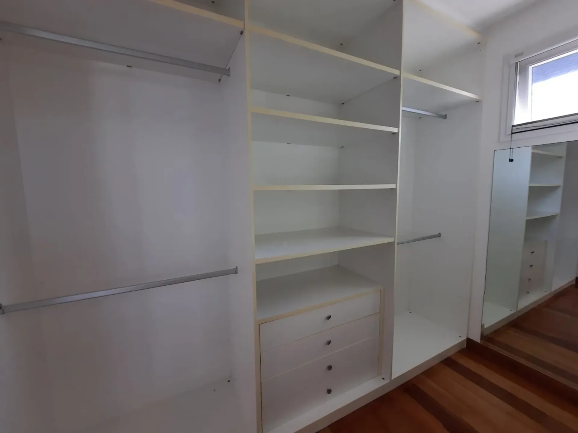 House with 7 bedrooms and an open-plan kitchen — photo 12