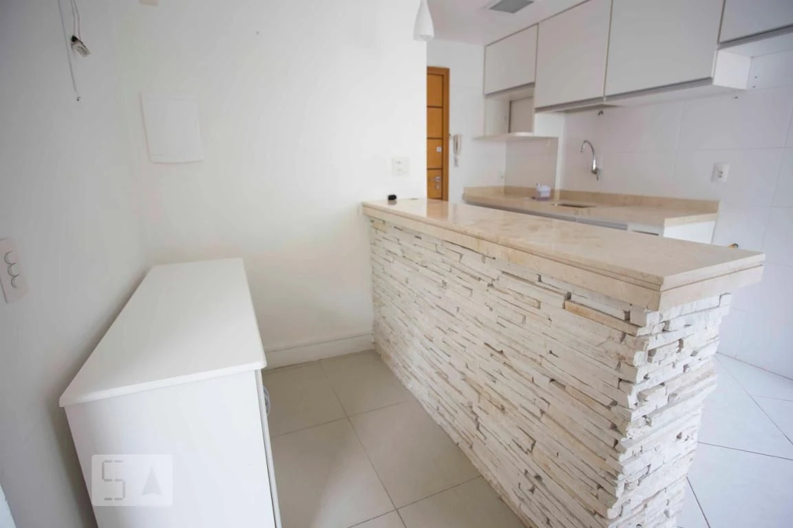 2-bedroom rental apartment with 1 bathroom and parking — photo 2