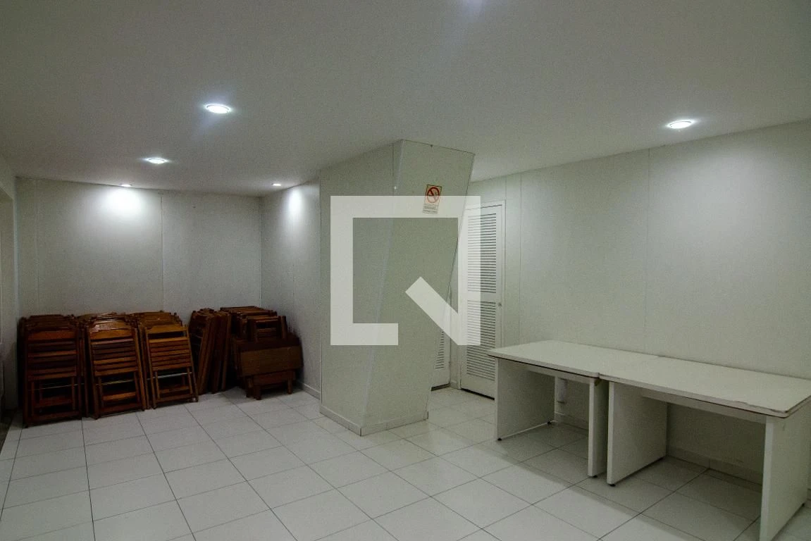 Furnished apartment, 166 m², with floor-to-ceiling windows — photo 40