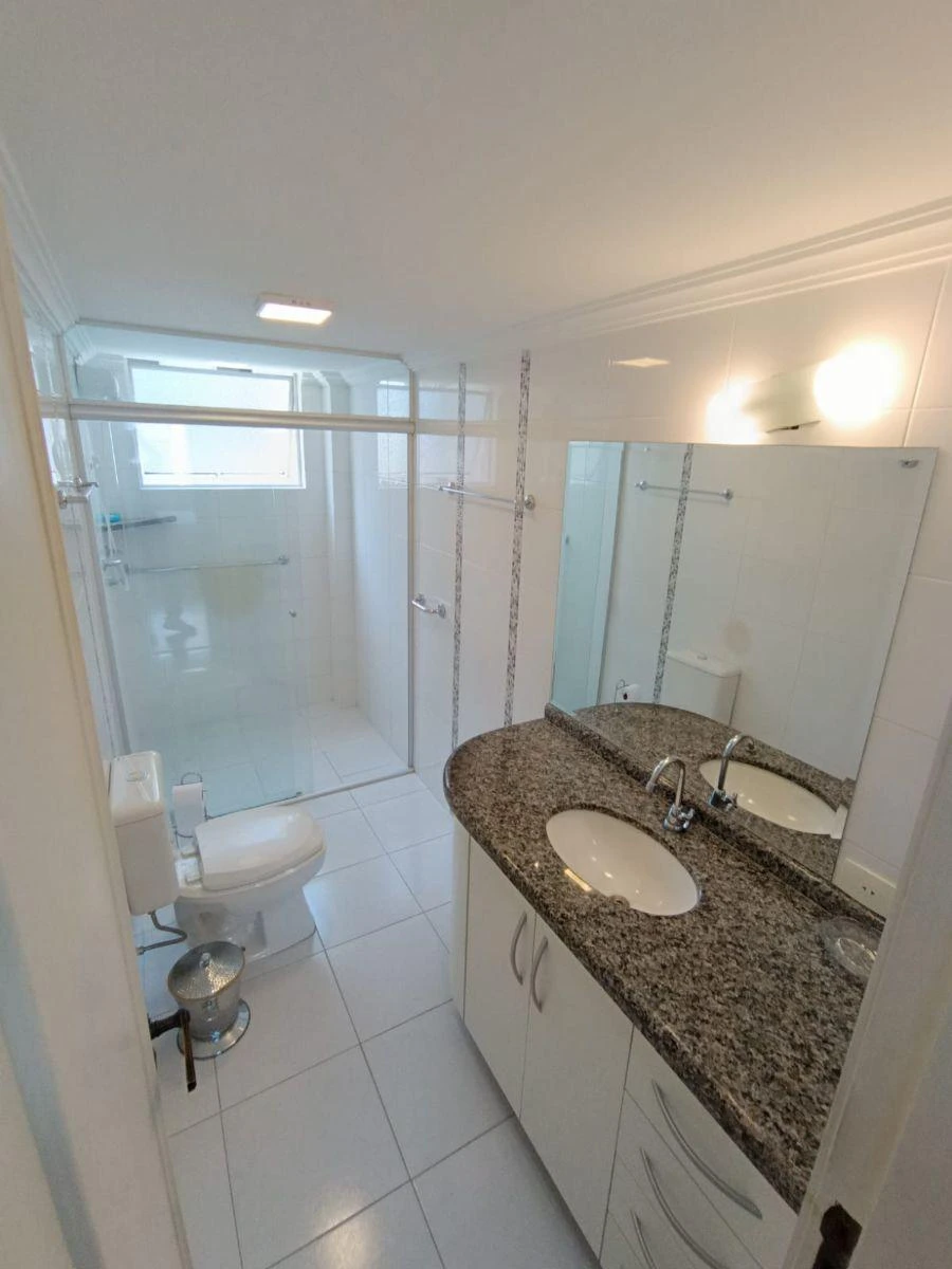 Apartamento de 156 m² com secadora e janelas do piso ao teto — photo 30