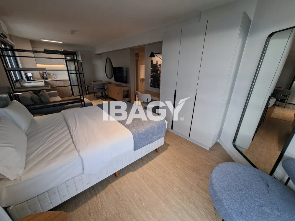 Studio with a glassed-in balcony and open-plan kitchen — photo 132