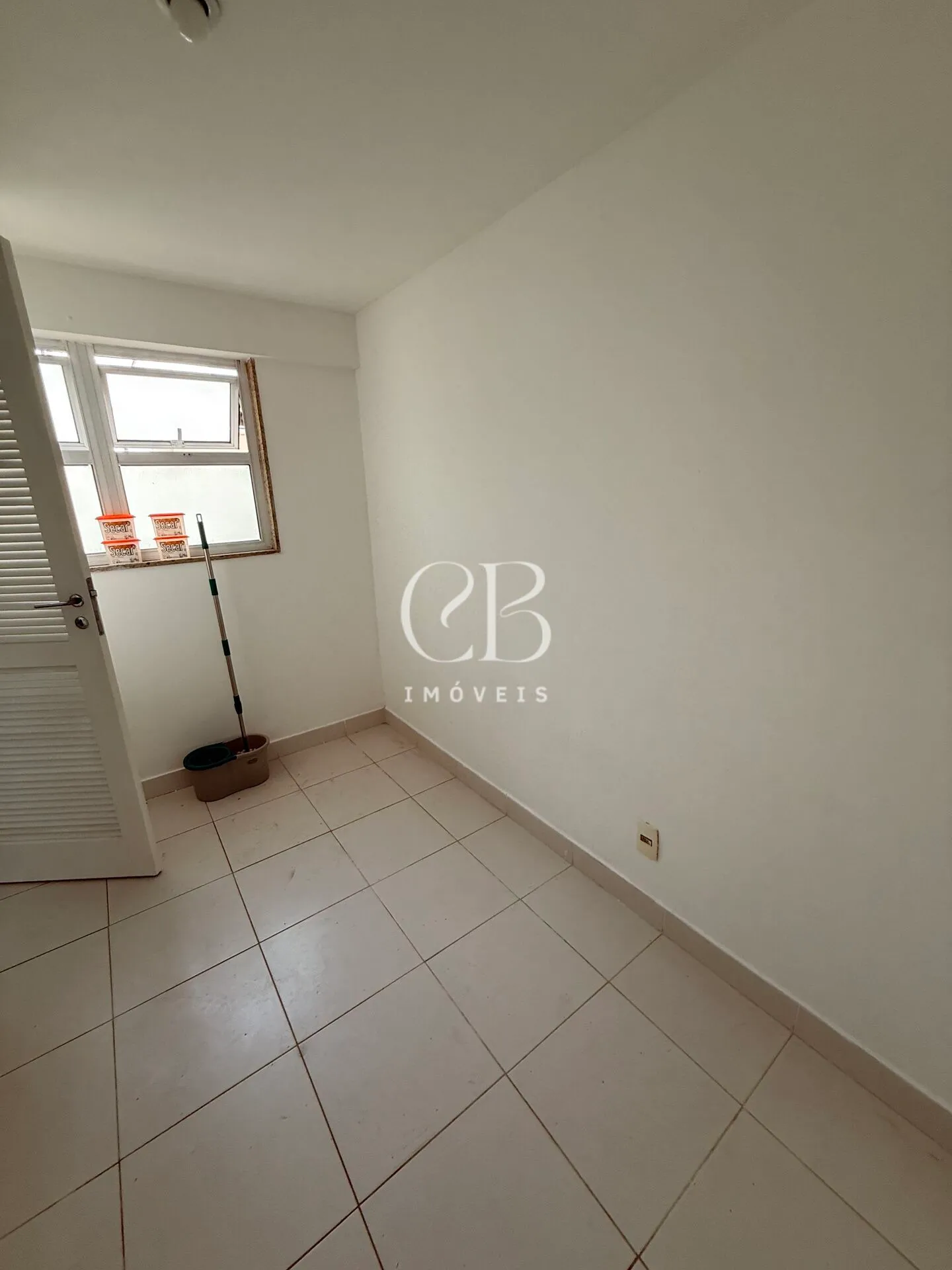 Apartment with 4 bedrooms and a balcony in great condition — photo 46