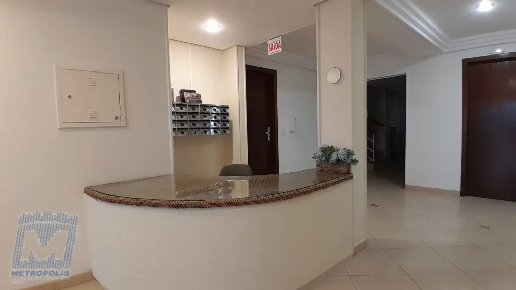 Unfurnished apartment with 3 bedrooms and 2 bathrooms