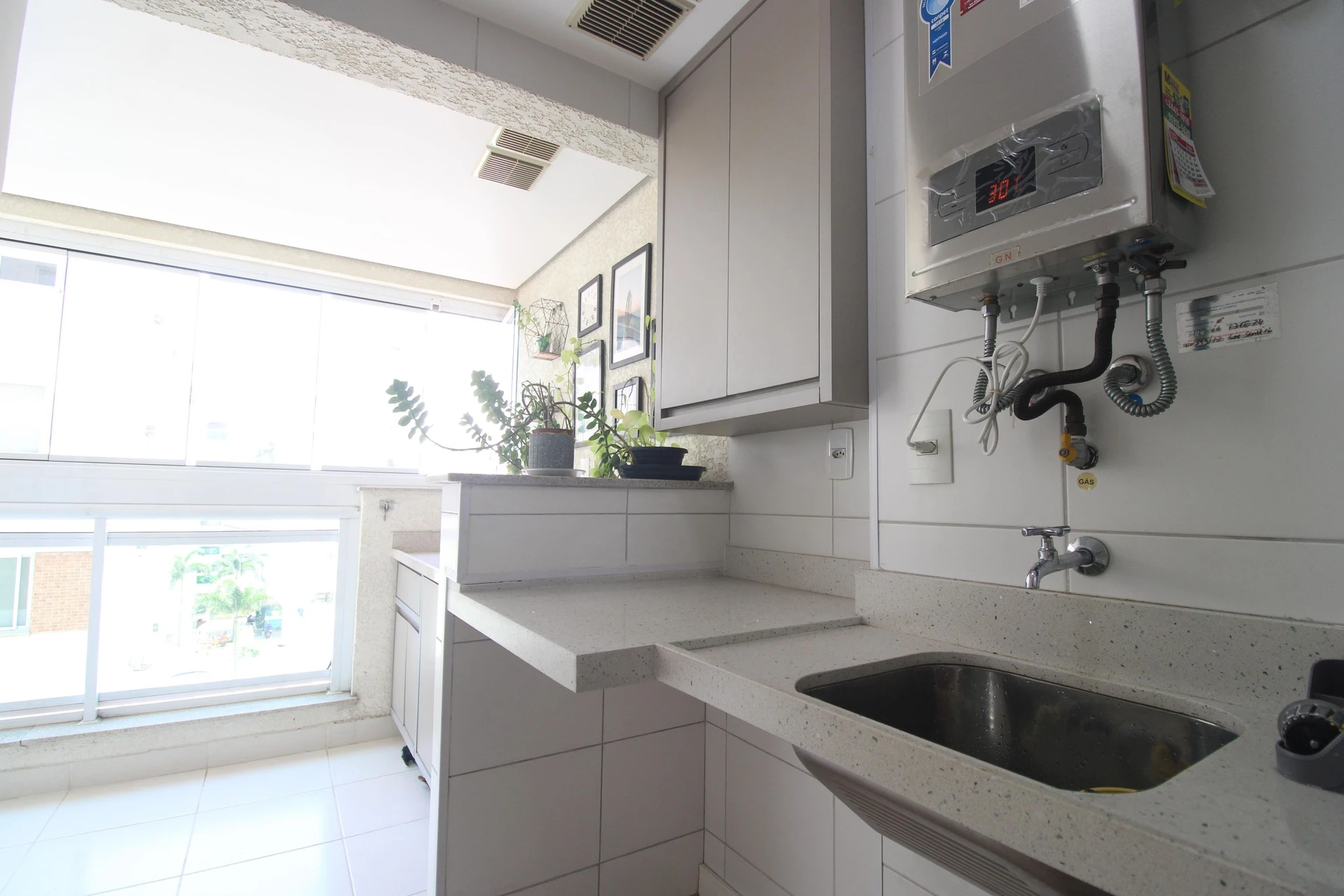 Furnished apartment, 72 m², with a glass-enclosed balcony — photo 18