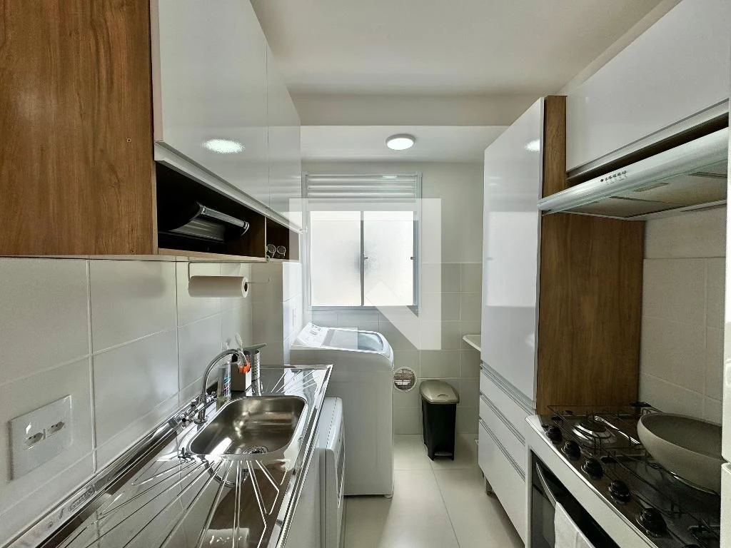 Furnished 2-bedroom apartment with 1 bathroom and mountain view — photo 3