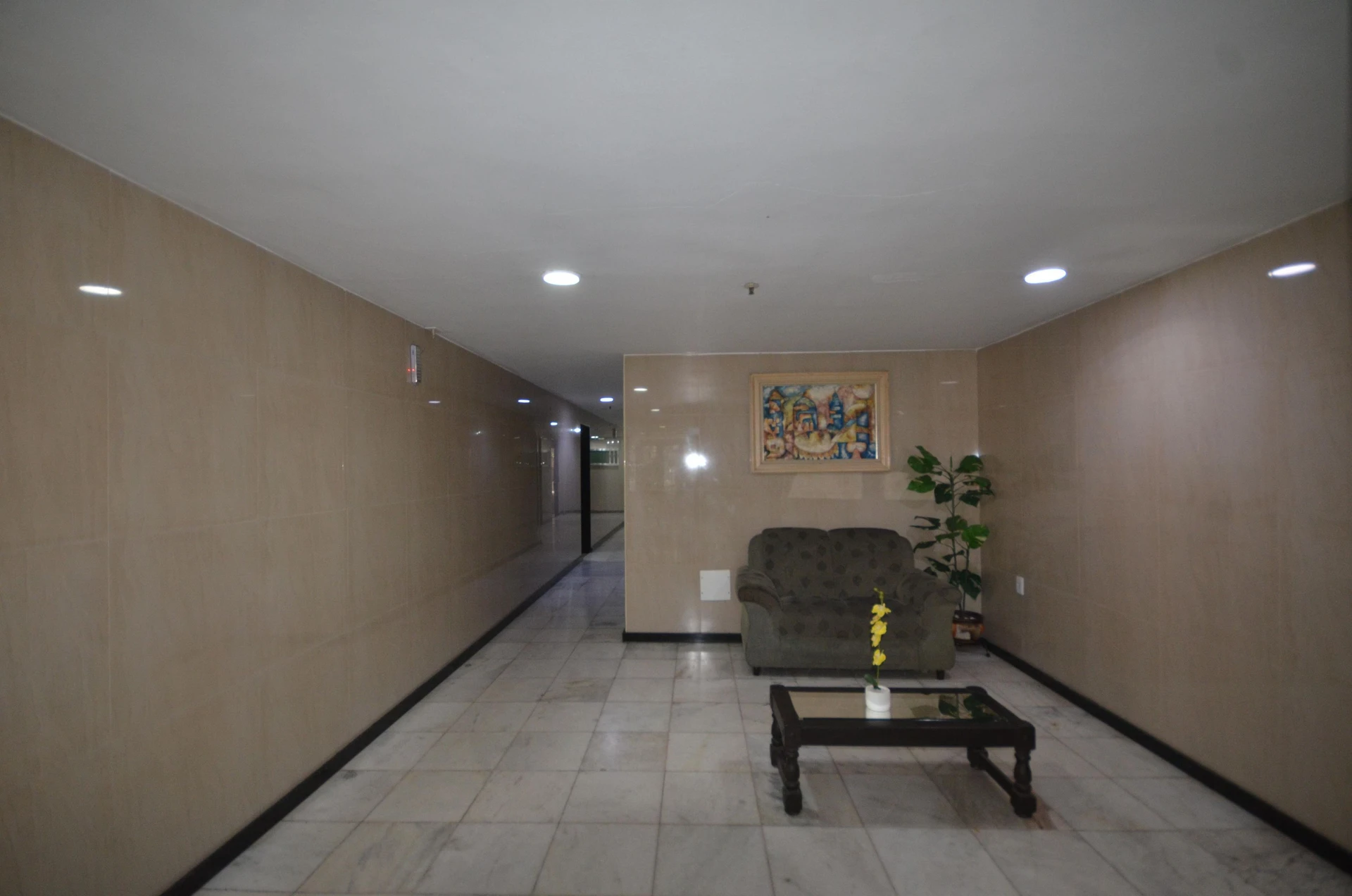 Unfurnished 2-bedroom apartment with a private garden — photo 12
