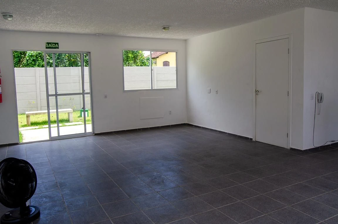 Furnished 2-bedroom apartment with open-plan kitchen — photo 18