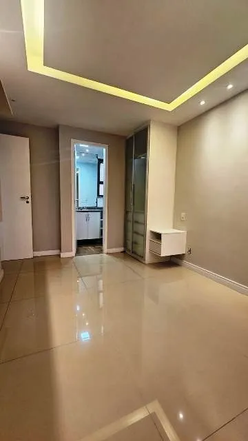 Unfurnished apartment with 3 bedrooms and 3 bathrooms — photo 4