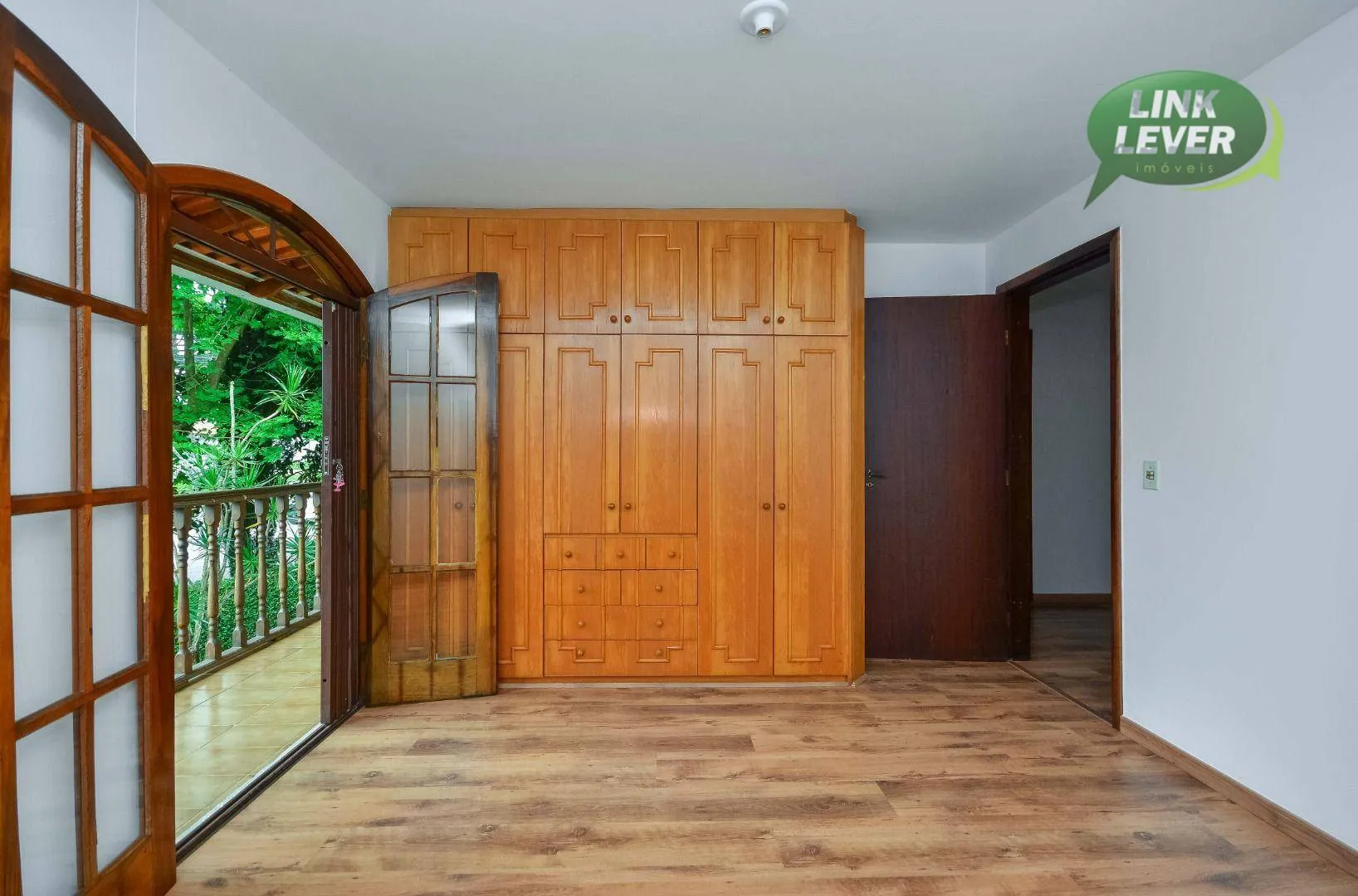 164 m² house with a fireplace and a grill on the balcony — photo 19