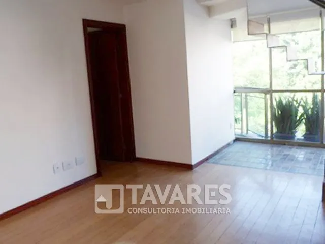 Cobertura com 3 dormitórios, 2 banheiros e varanda