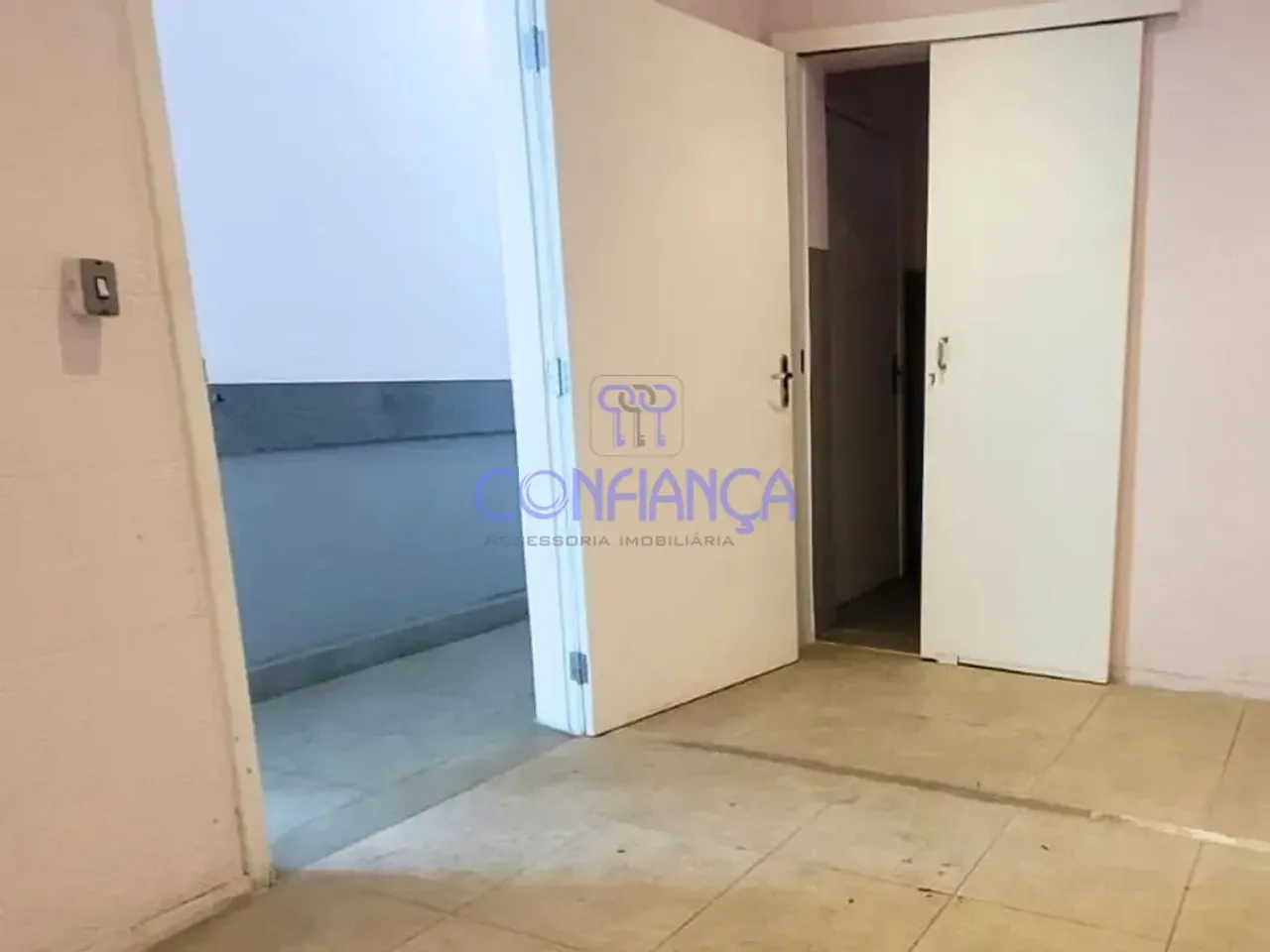 House with 1 bedroom and 3 bathrooms plus 5 parking spaces — photo 8