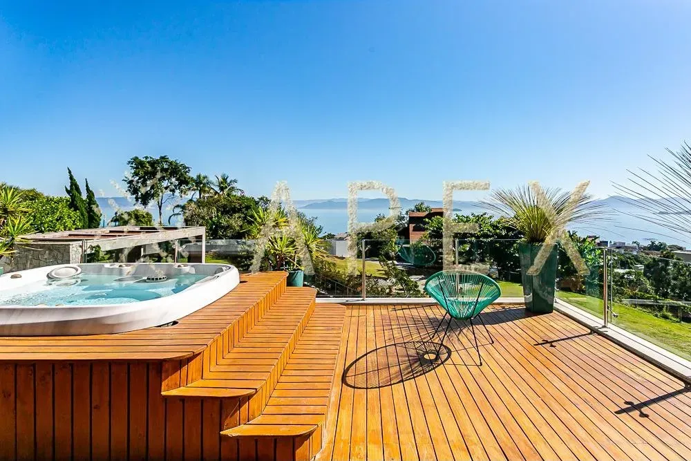 6 en-suite bedrooms, 9 bathrooms, 1600 m² and BBQ — photo 10