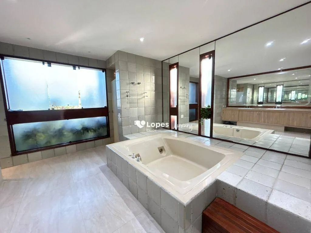 House with 5 en-suite bedrooms and an open gas kitchen — photo 22
