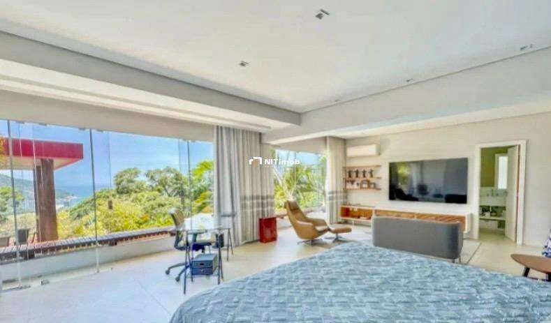 Unfurnished 6-bedroom house with 950 m² — photo 4