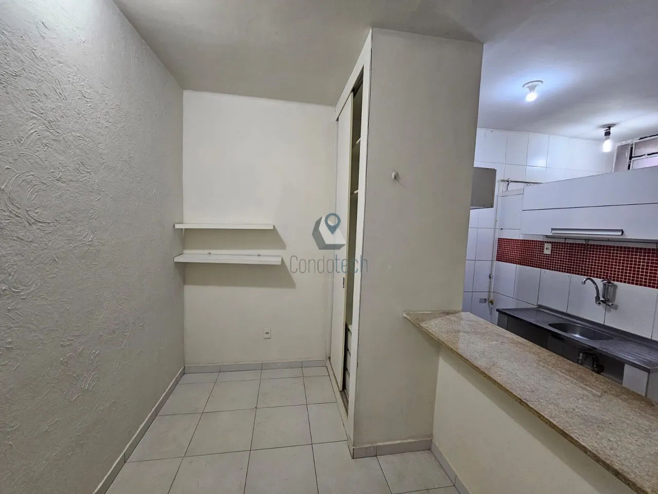 Apartamento de 1 quarto com box de vidro no banheiro — photo 16