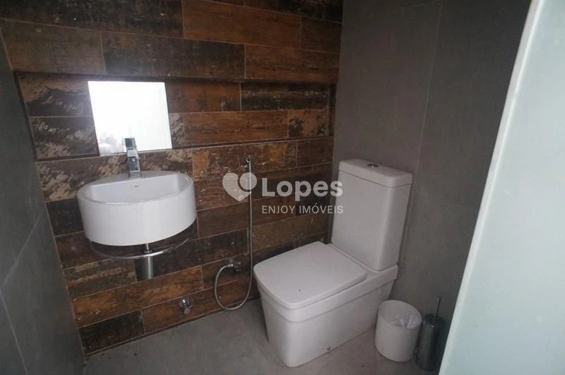 Furnished house, 330 m², with a glass-enclosed balcony — photo 2