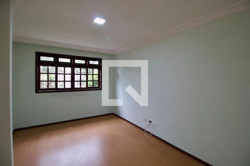 4-bedroom house with wood or laminate floors in Curitiba — photo 5