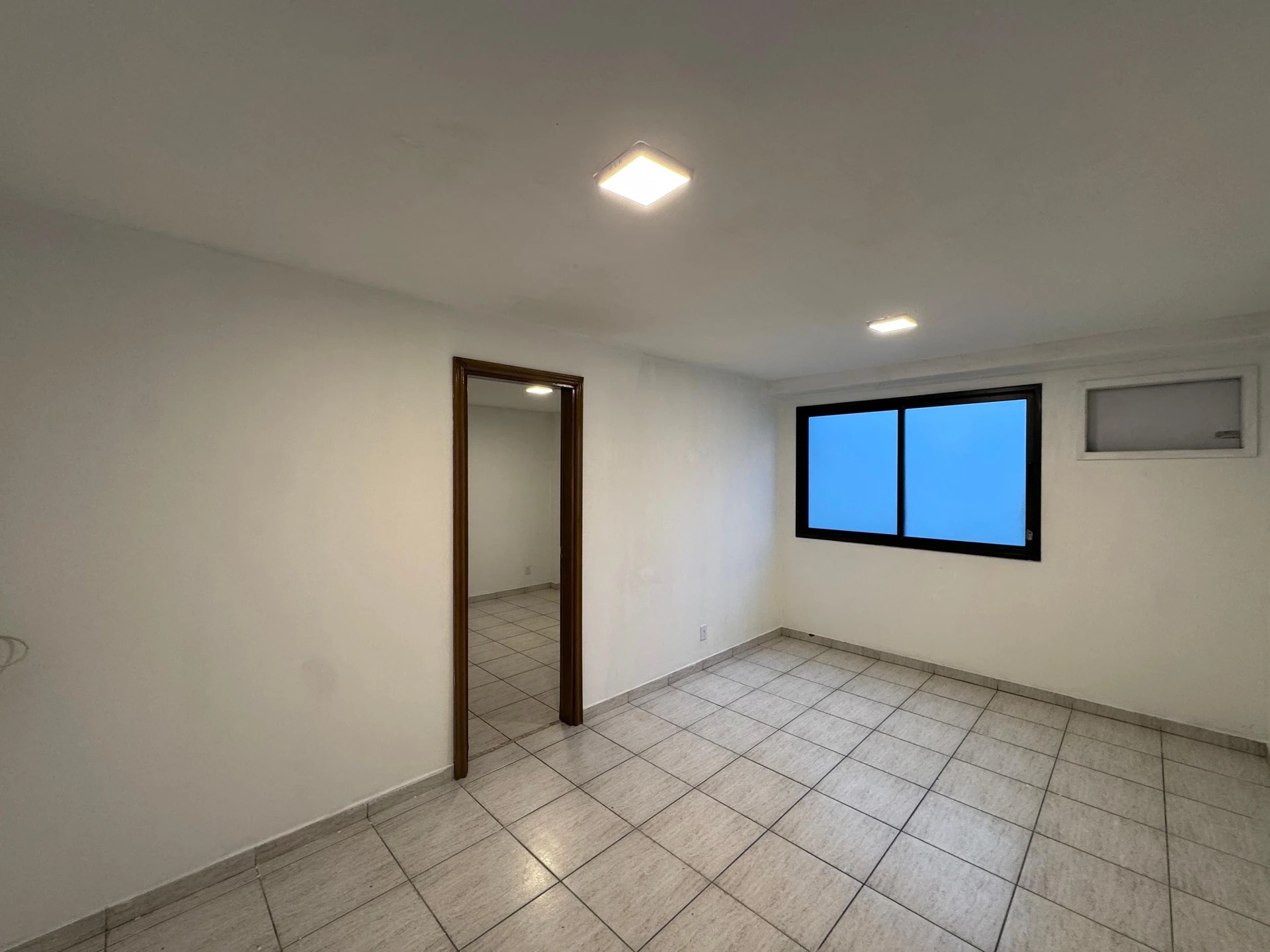 One-bedroom apartment in a building with a sauna — photo 15