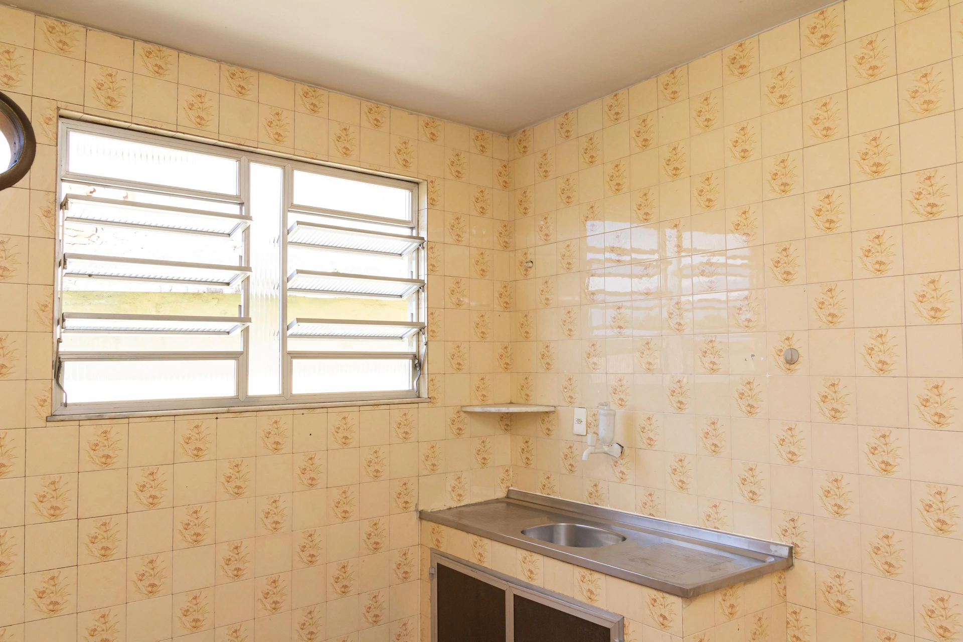 2-bedroom rental apartment with 1 bathroom and parking — photo 31