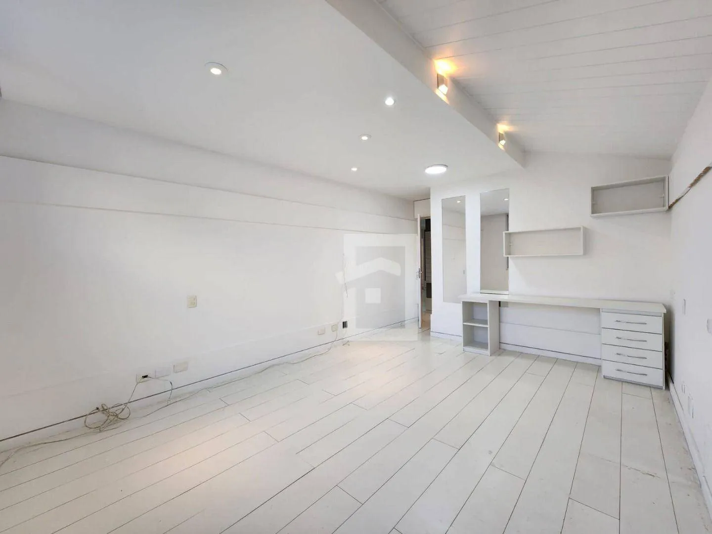 Duplex penthouse with 5 bedrooms and 5 bathrooms — photo 27