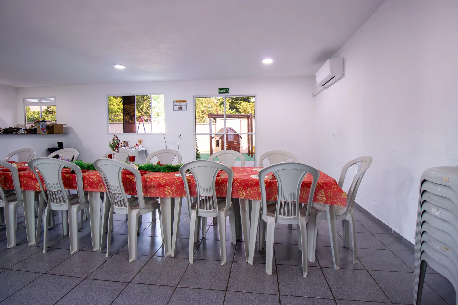 2-bedroom apartment in a building with a gym — photo 15