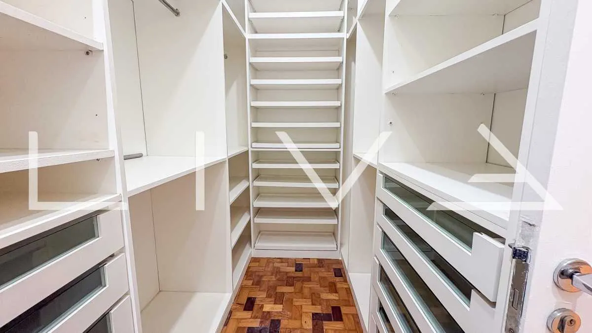 Гардеробная и 4 спальни: квартира 180 м² — photo 7