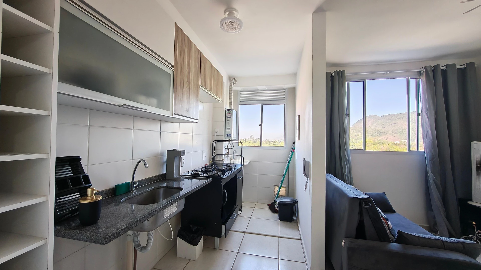 2-bedroom apartment with a mountain view — photo 5