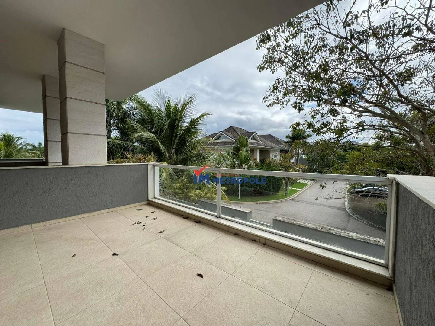 5 quartos e janelas do piso ao teto: casa de 600 m² — photo 19