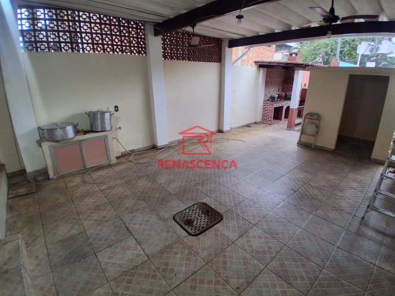 4-bedroom house with shared open-air pool access — photo 25