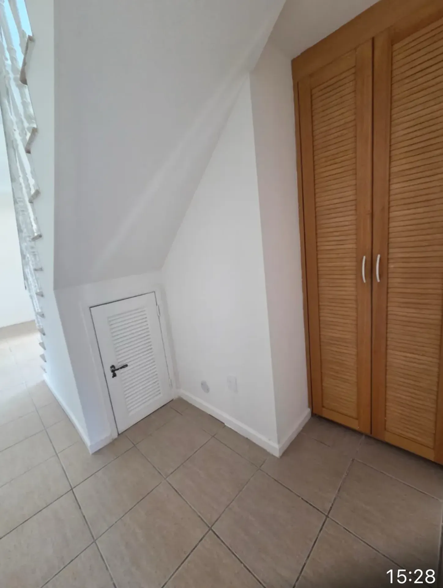 Unfurnished 3-bedroom apartment with terrace views — photo 38