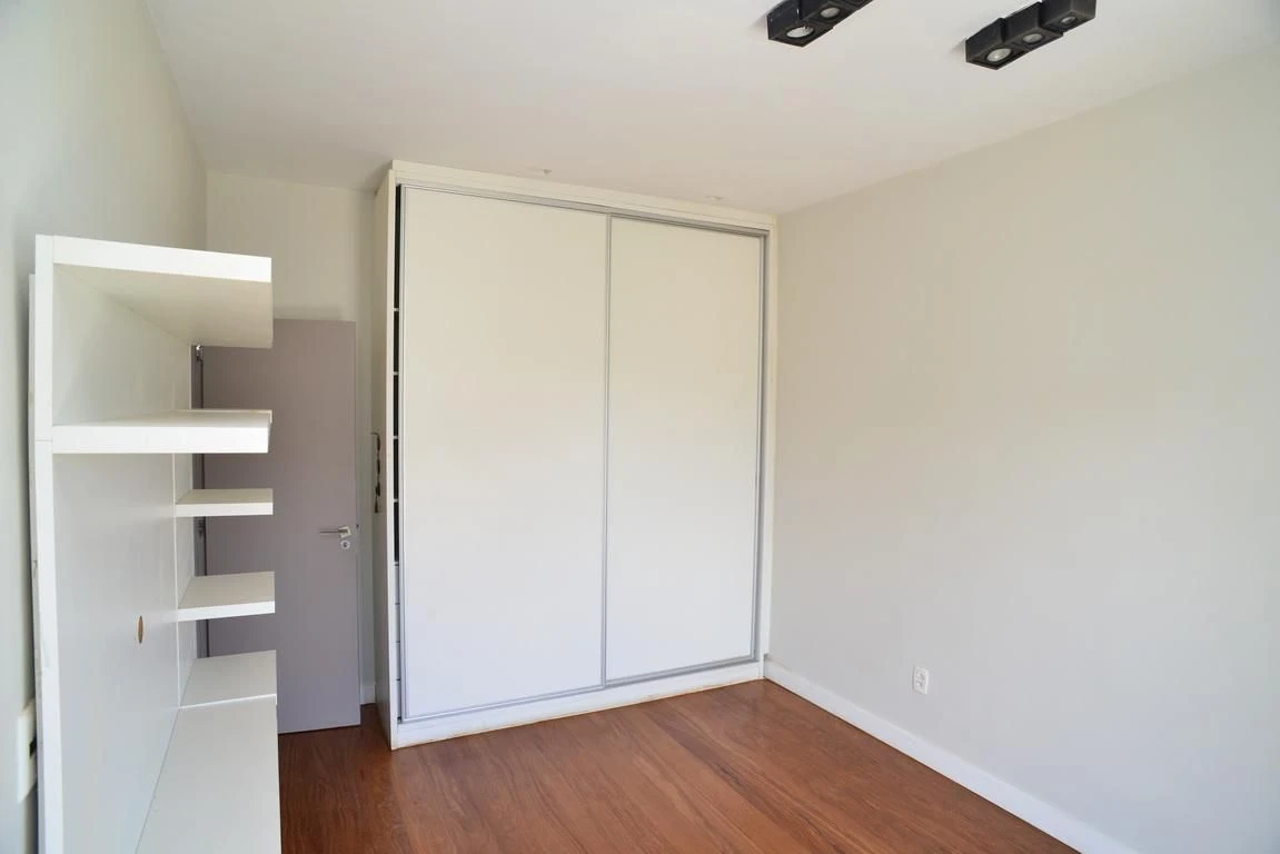 3-bedroom apartment in a building with a gym — photo 33
