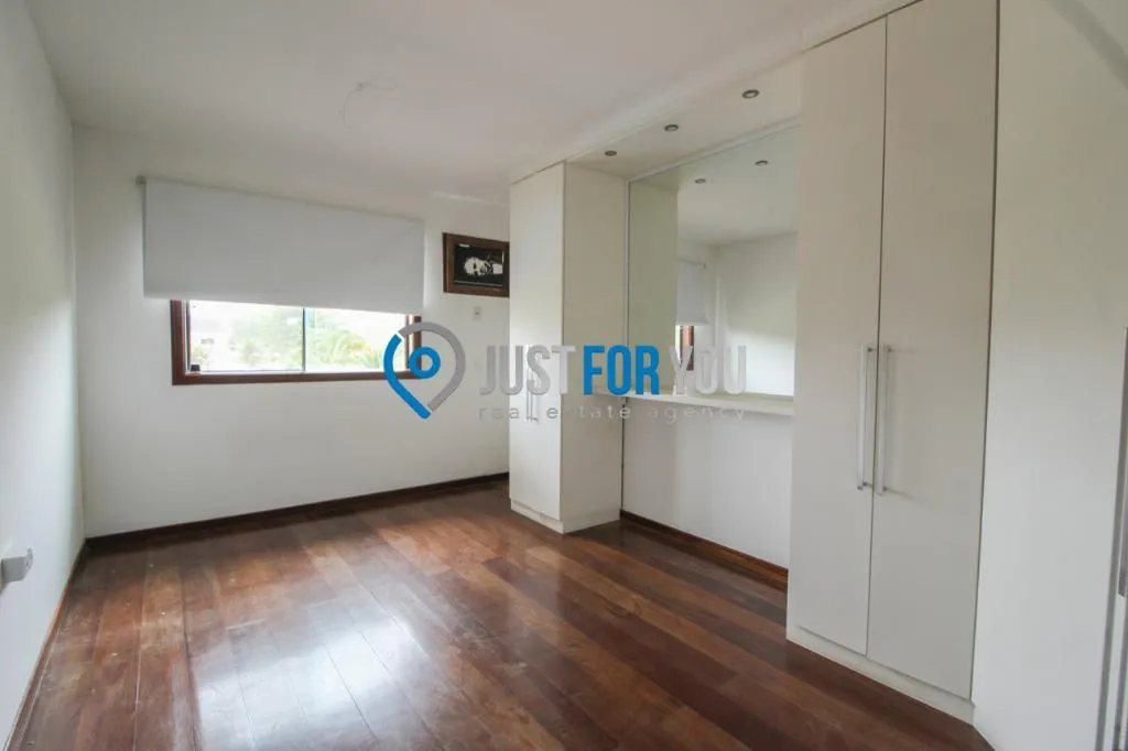 Ванна та 4 спальні: будинок 350 м² — photo 13